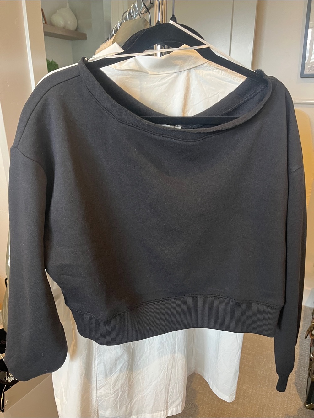 Zenana Outfitters Black Cropped Crewneck Sweatshirt
